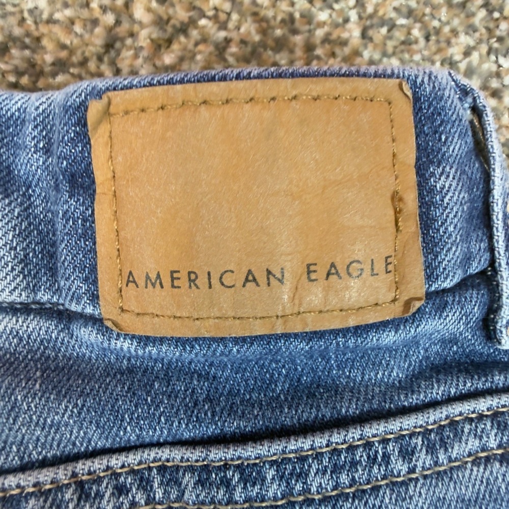 American Eagle Curvy Mom Jeans Size 8 Blue Distressed Strigid High Rise Tapered - Picture 12 of 12